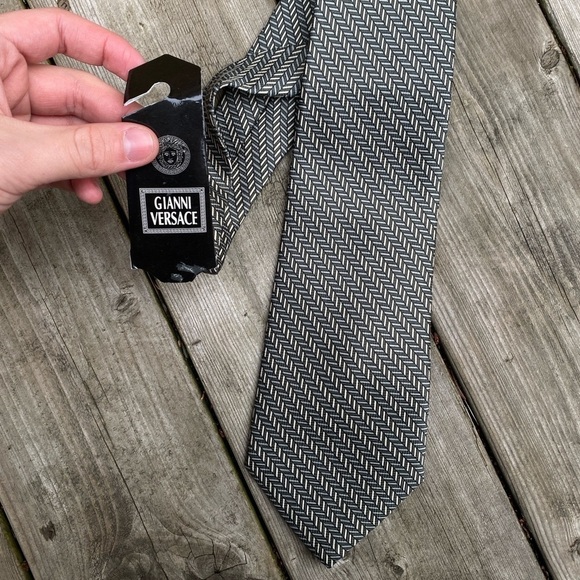 BNWT Gianni Versace Striped Tie - Picture 1 of 4